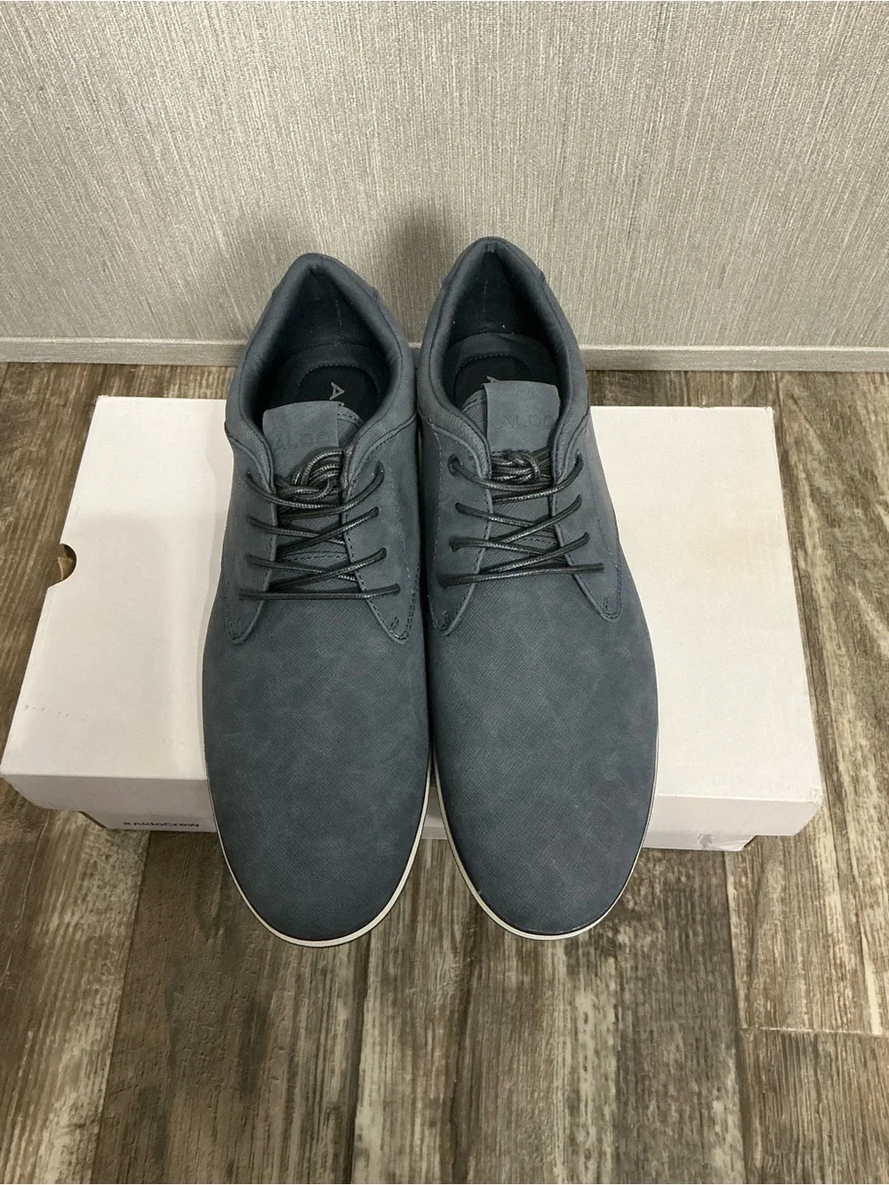 Aldo Men's Navy Lace-Up Derby with White Trim Size 10.5